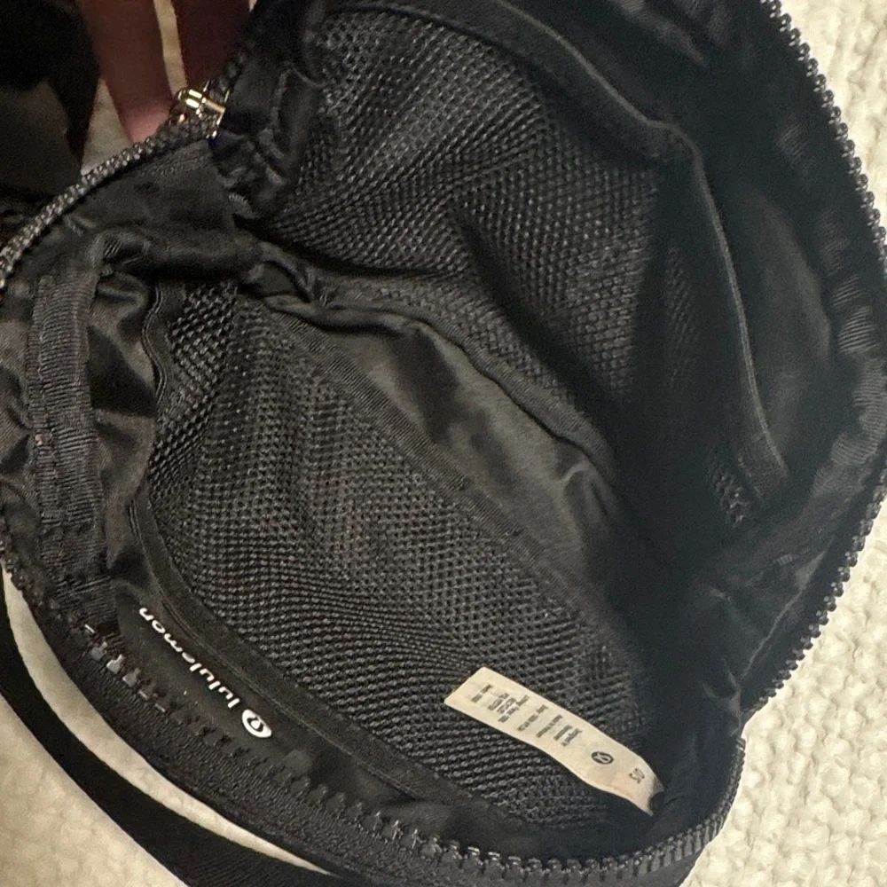 lululemon athletica Black Belt Bag - Picture 4 of 5